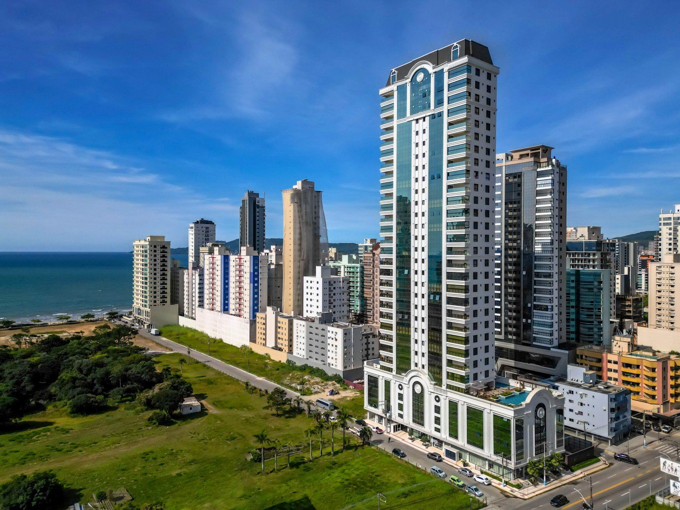 Apartamento em Meia Praia, Itapema