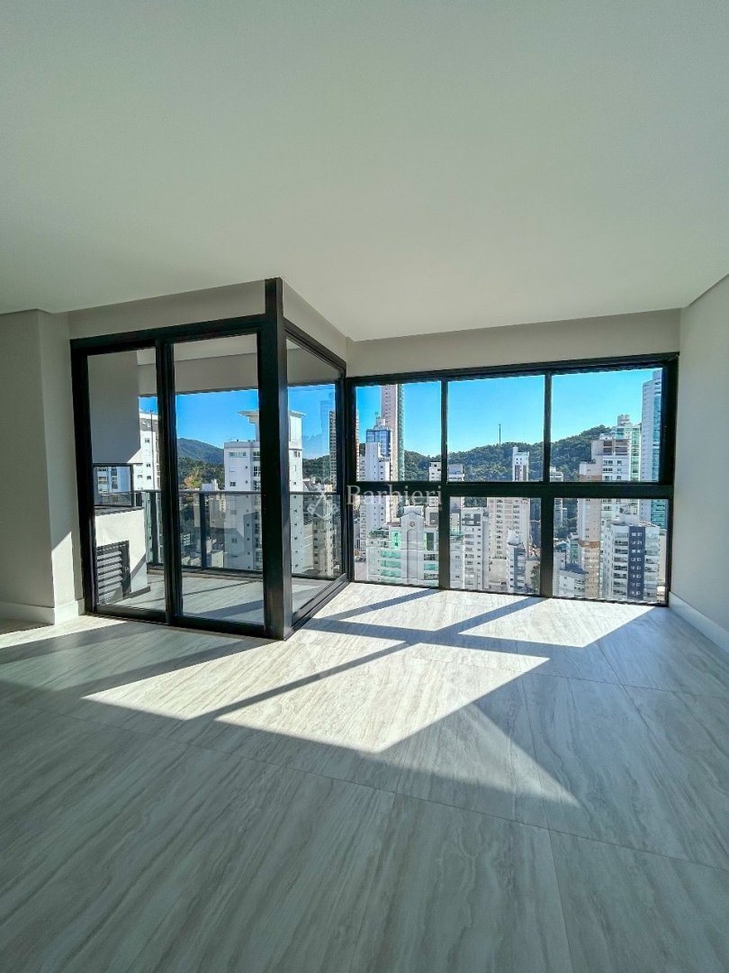 Apartamento em Pioneiros, Balneário Camboriú